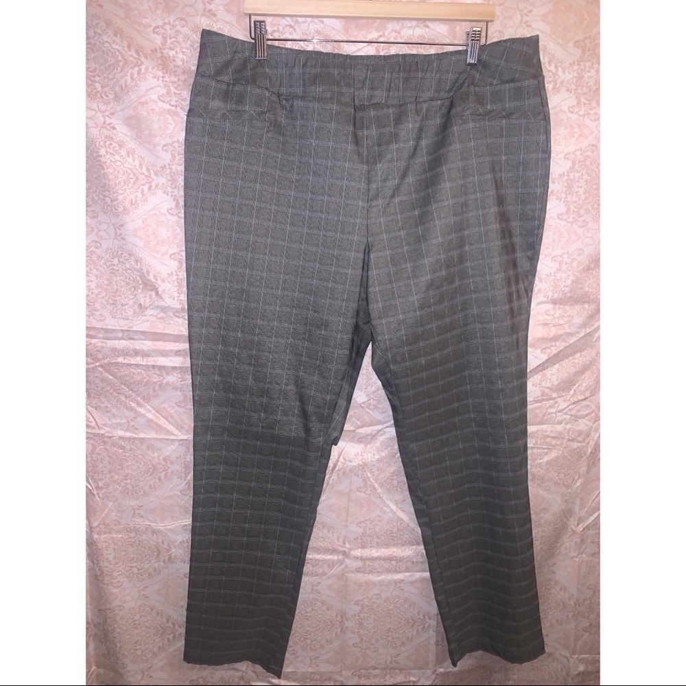 Savion Dress Capri Pants